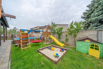 6i chyžka, dvojgaráž, bazén, Hrádok - 3