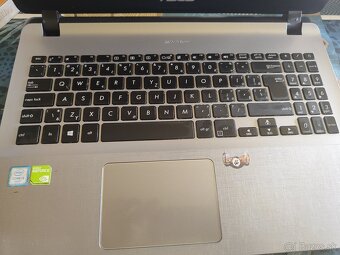 Asus X507U - 3