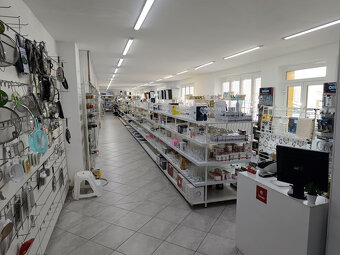 PRENÁJOM - OBCHODNÝ PRIESTOR 220 m2 v centre mesta HLOHOVEC - 3