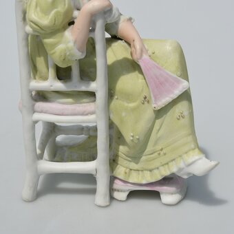 predané Starožitná porcelánová soška - Dáma na stoličke - 3