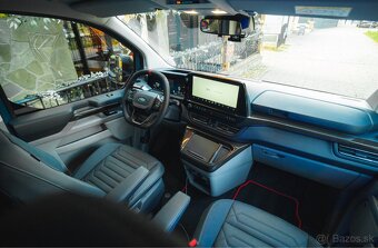 Prenájom Ford Tourneo Custom AWD VIP – automat, chladnička - 3