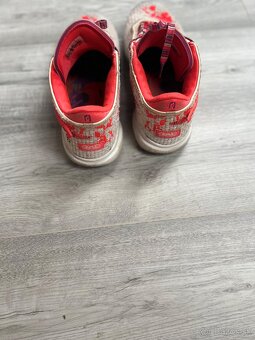 Nike Mimi plange Lebron - 3