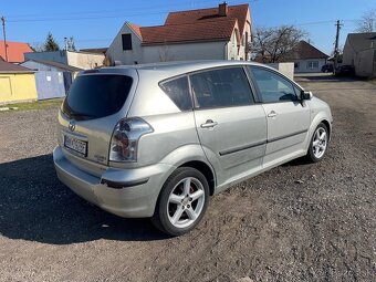 Toyota Corolla Verso - 3