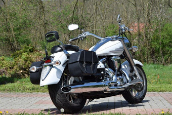 YAMAHA XV1900 Midnight star XV 1900 4/2011 - 3
