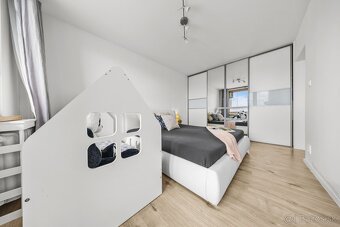 SLNEČNÝ 2,5-IZB. BYT, KOMPLETNÁ REK., KLÍMA, ŠTRKOVEC - 3