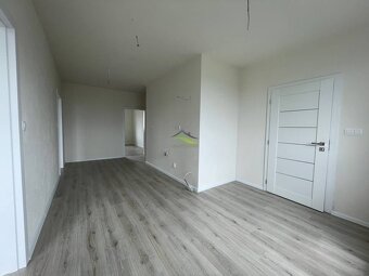 Novší 3 izbový priestranný byt 75 m2, balkón -147.000€ - 3