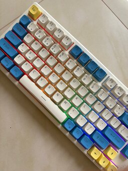 3x klavesnica Eweadn, logitech, connect it - 3