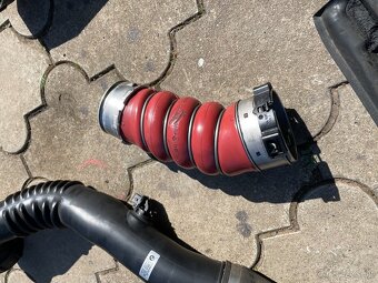 BMW E90 E91 E92 E93 320d 325d 330d 335d Intercooler hadica - 3