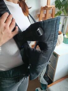 Babybjorn nosítko MINI Black cotton klokanka - 3