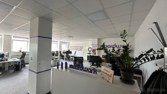 Svetlý celok kancelárií neďaleko Klientskeho centra na Trnav - 3