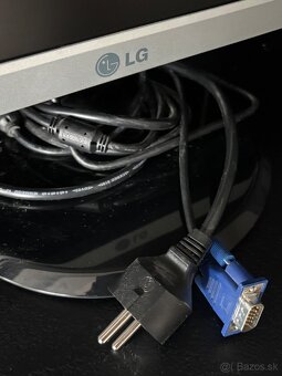 LG Flatron Wide monitor - 3