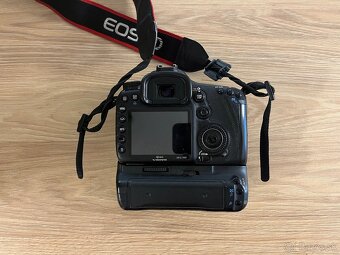 Predám Canon EOS 7D + grip + SIGMA 70-200mm f2.8 macro - 3