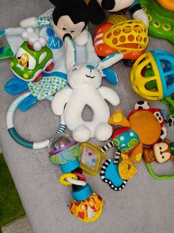Mix hračiek pre babatka - 3