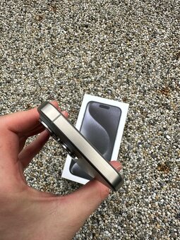 iPhone 15 pro - baterie 96% - 3