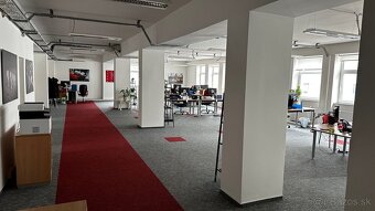 Celok kancelárií v blízkosti Klientskeho centra, Trnavská ce - 3