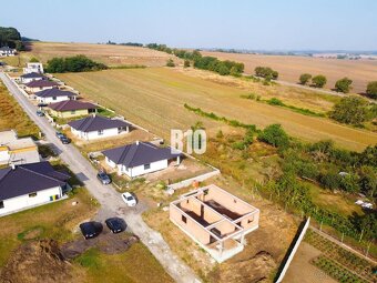 4 izbová novostavba /661m2 pozemok / Zbehy - 3