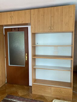 Darujeme skrinky, písací stôl a šatníkovú skriňu za odvoz - 3