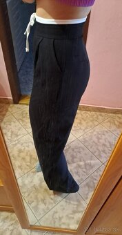 Cierne siroke nohavice pre vyssiu postavu - 3