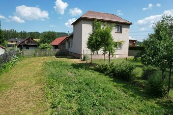 Dvojpodlažný RD s rovinatým pozemkom Staškov - všetky IS - 3