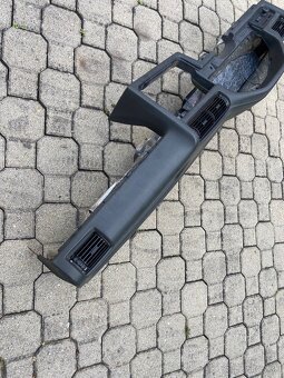 BMW E30 palubná doska - 3