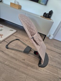 Hojdacie kreslo BabyBjorn s hrazdickou - 3