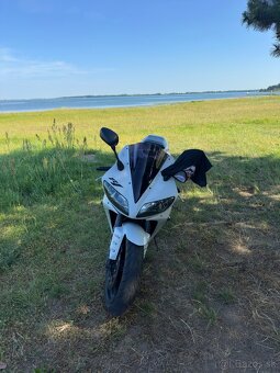 Yamaha R1 - 3