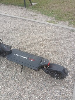 Predám kolobežkau novu Teverun blade mini pro čierna - 3