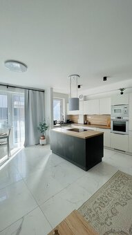 NA PRENÁJOM: Klimatizovaný 2 izbový byt s lódžiou - 3