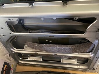 Volkswagen Caravelle T5 pravé posúvne dvere + kapota - 3