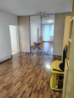 Na prenájom 3 izbový byt v Karlovej Vsi - 3