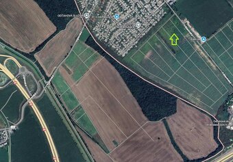 Aj investičná príležitosť - pozemok 1000 m2 v lokalite Chorv - 3