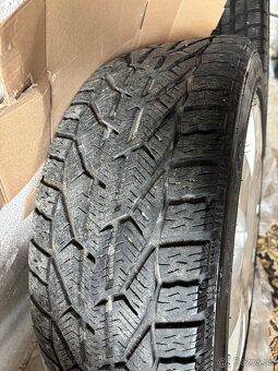 Predám zimné pneumatiky na diskoch ŠKODA 225/45 R17 - 3