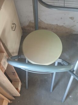 Barovy stol + 2 stolicky - 3