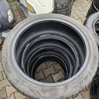245/40 r19 Kumho - 3