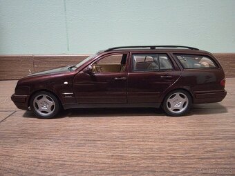 Mercedes Benz E320 S210 E-Klasse Model 1:18 - 3