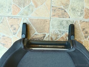 Podsedak s Isofixom Super stav - 3