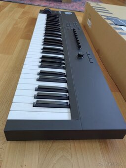 Predám MIDI klavesy Komplete A61 - 3