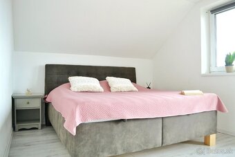 PREDAJ - 🏡 Moderný 3-podlažný rodinný dom v objatí stromov - 3