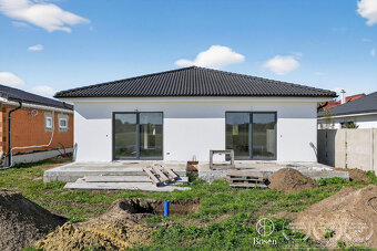 BOSEN | Na predaj 3 izbový rodinný dom, ktorý je súčasťou dv - 3