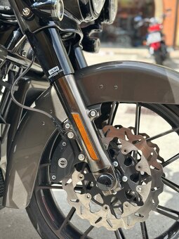 Harley-Davidson CVO Street Glide 117 - 3