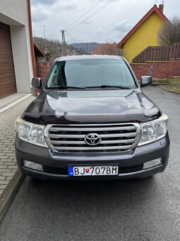 TOYOTA LAND CRUISER 200 - 3