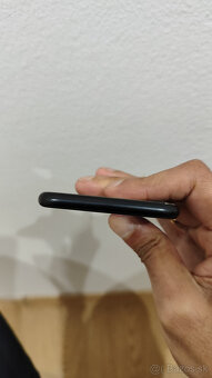 iPhone SE 2020 (2nd Gen)| Black | 64 GB - 3