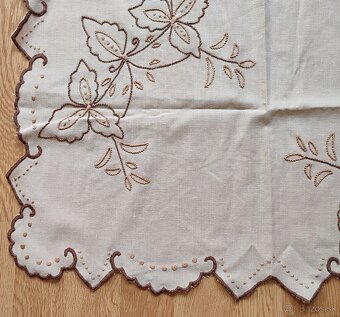 Set- vyšívané obrusy a dečky - 3