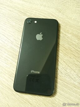 iPhone 8 / 64GB Super stav - 3