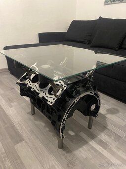 Stôl z motora Mercedes-Benz V6 - 3