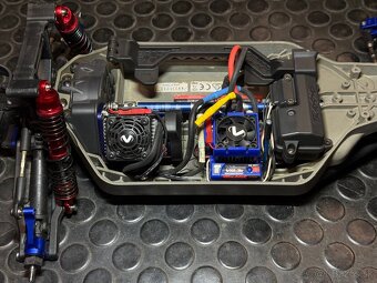 Traxxas Rustler 4x4 vxl - 3