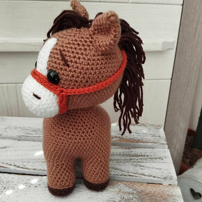 Háčkovaný koník. - 3