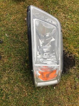 Predám predné svetla do vw T5 vw Touran facelift - 3