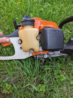 Plotostrih Stihl HS 45 Benzínové nožnice na živý plot - 3