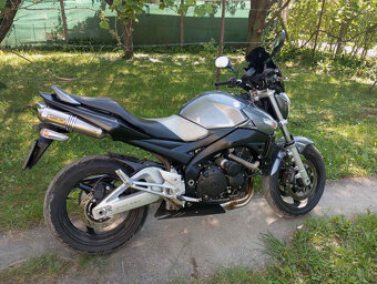 Suzuki GSR 600 - 3